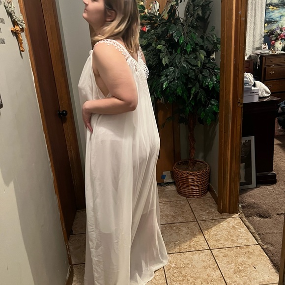 Plus size white gown - Picture 3 of 4